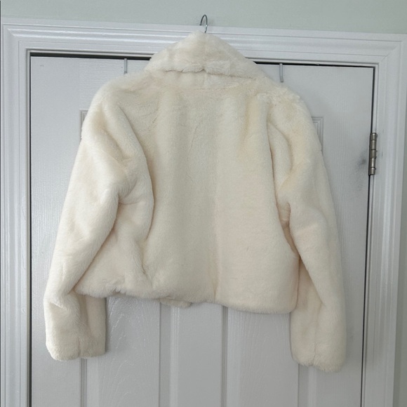 Cream Faux Fur Jacket by j. Society size Medium - Picture 4 of 6